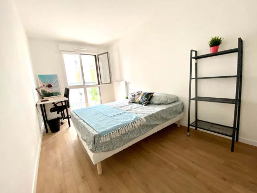 Spacious and bright room - 14m² - CL7