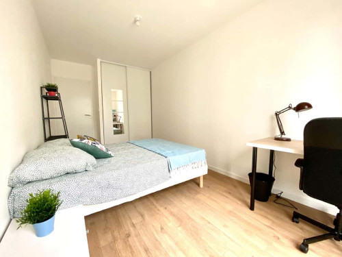 Spacious and bright room - 14m² - CL7