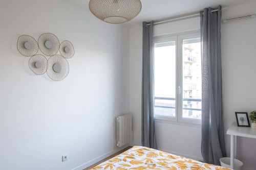 Spacious and bright room - 13m² - LY013