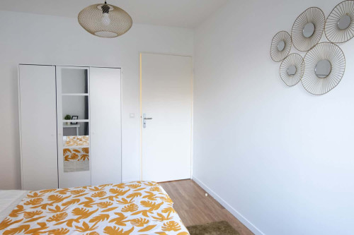 Spacious and bright room - 13m² - LY013