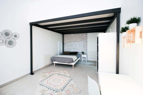 Large and bright bedroom - 21m² - LY01