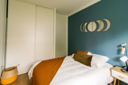 Nicely decorated 11m² bedroom in Grenoble -G004