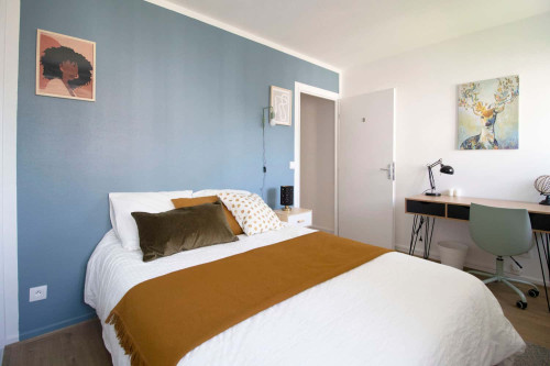 Warm and equipped 11m² bedroom -G012