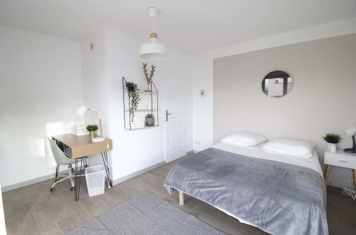 Spacious and bright room - LY016