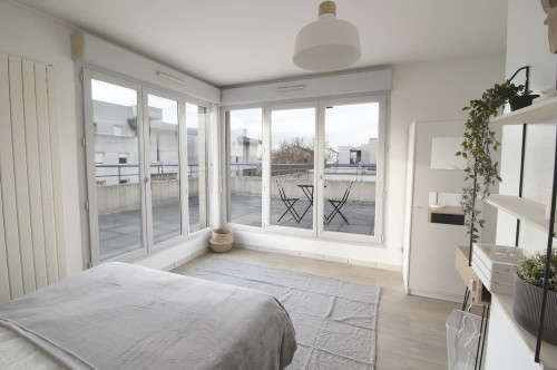 Spacious and bright room - LY016