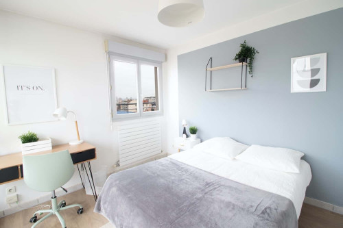 Room of 11 m² fully furnished and balcony - LY015