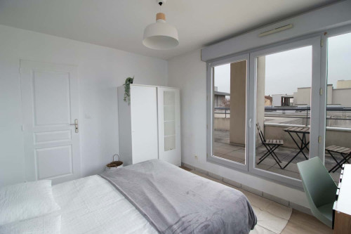 Room of 11 m² fully furnished and balcony - LY015
