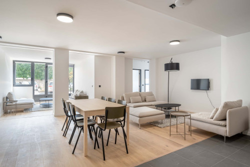 Room in 110m2 5-bedroom flat - Clichy, metro Mairie de Clichy