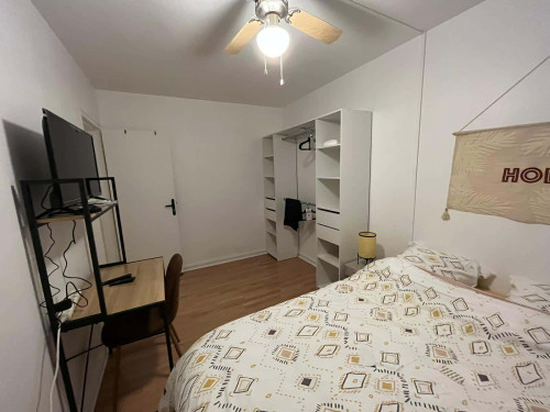 Chambre dans un appartement de 3 chambres