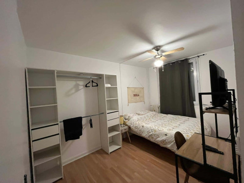 Chambre dans un appartement de 3 chambres