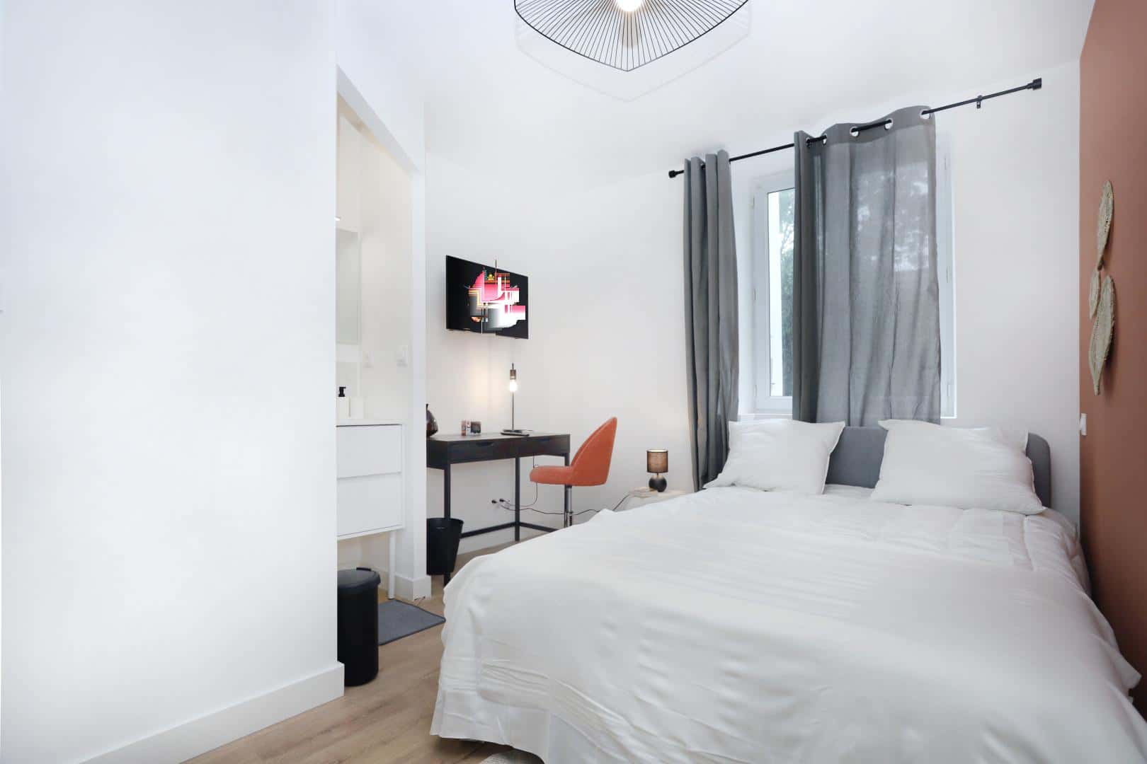 Chambre 3 - VICTOR HUGO SA - 1