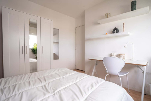 Move into this elegant 11 m² room for rent in a co-living space on the Île de Nantes - NT12