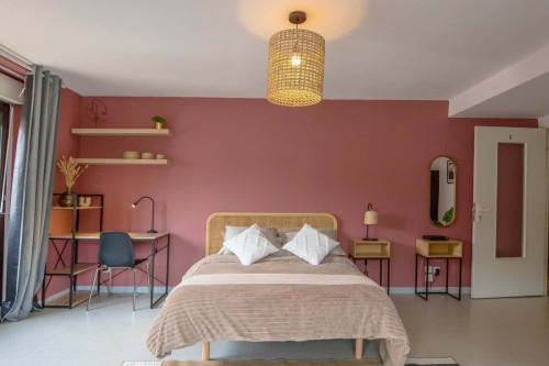 28 m² masterbedroom for rent in Strasbourg - ST94