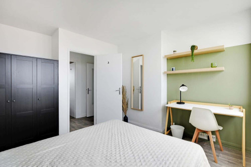Minimalist 12 m² room to rent near Paris - KRB25