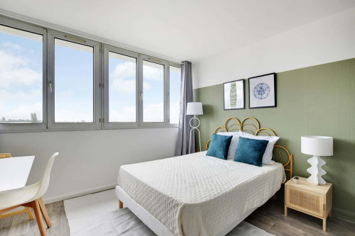 Minimalist 12 m² room to rent near Paris - KRB25