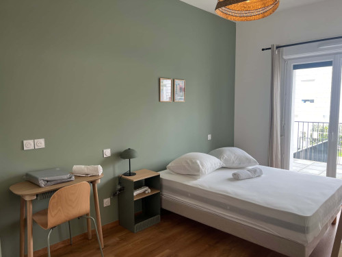 Bedroom with private bathroom in a 5-bedroom apartment - Room 1 (Apartment 3M)