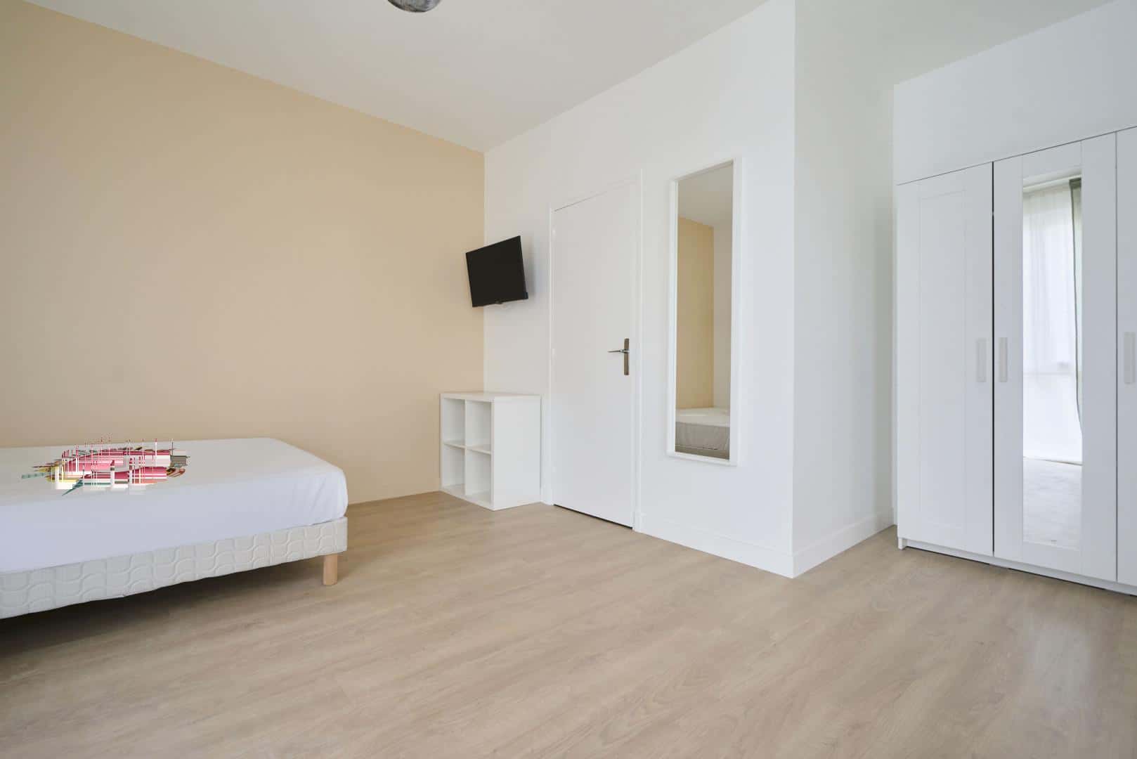 Chambre 9 - COLOMBES - D'ORVES - 1
