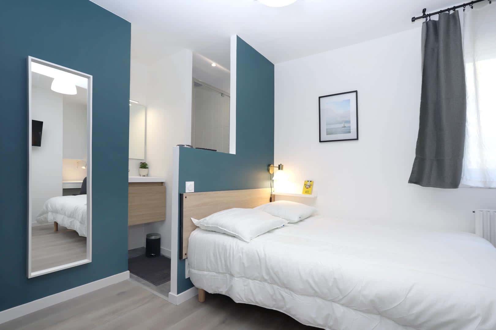 Chambre 1 - MONSEIGNEUR MOUEZY - 1