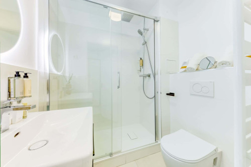 Le Bastille - Double Room 305