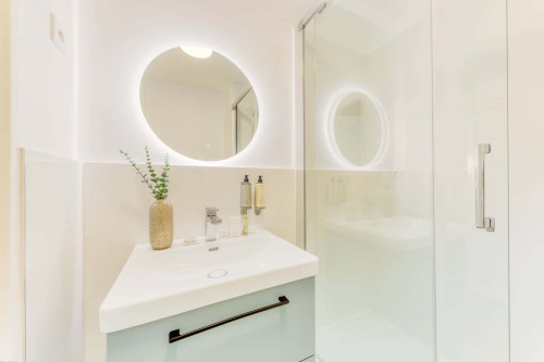 Le Bastille - Double Room 305