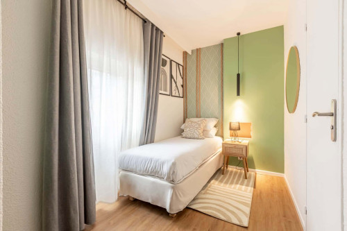 Le Bastille - Single Room 209