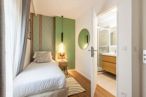 Le Bastille - Single Room 308