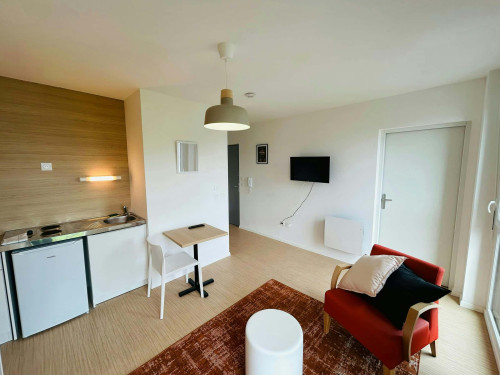 We Live In R - Suite 404 - Gallery - 7