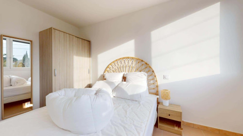 Chambre 1 - ARBOUSIERS S