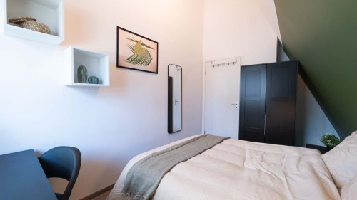 Move into this 10 m² room within Bacalan - BO47