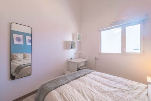 Move into this 11 m² room within Bacalan - BO46