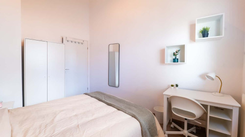 Move into this 11 m² room within Bacalan - BO46