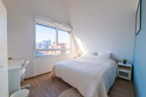 Move into this 13 m² room within Bacalan - BO45