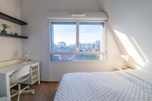 Move into this 13 m² room within Bacalan - BO45