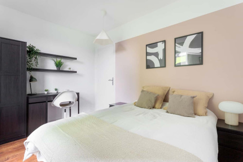Settle into this modern 10 m² room – LIL19