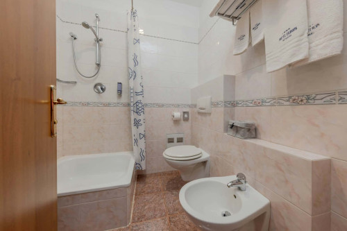 Room in Corso Felice Cavallotti, Novara with 1 bedroom - Gallery - 7