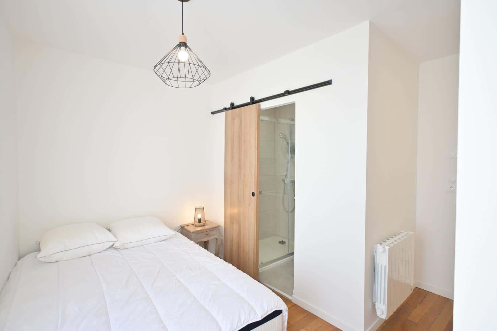 Chambre 6 - SAINTE CLOTHILDE - 1