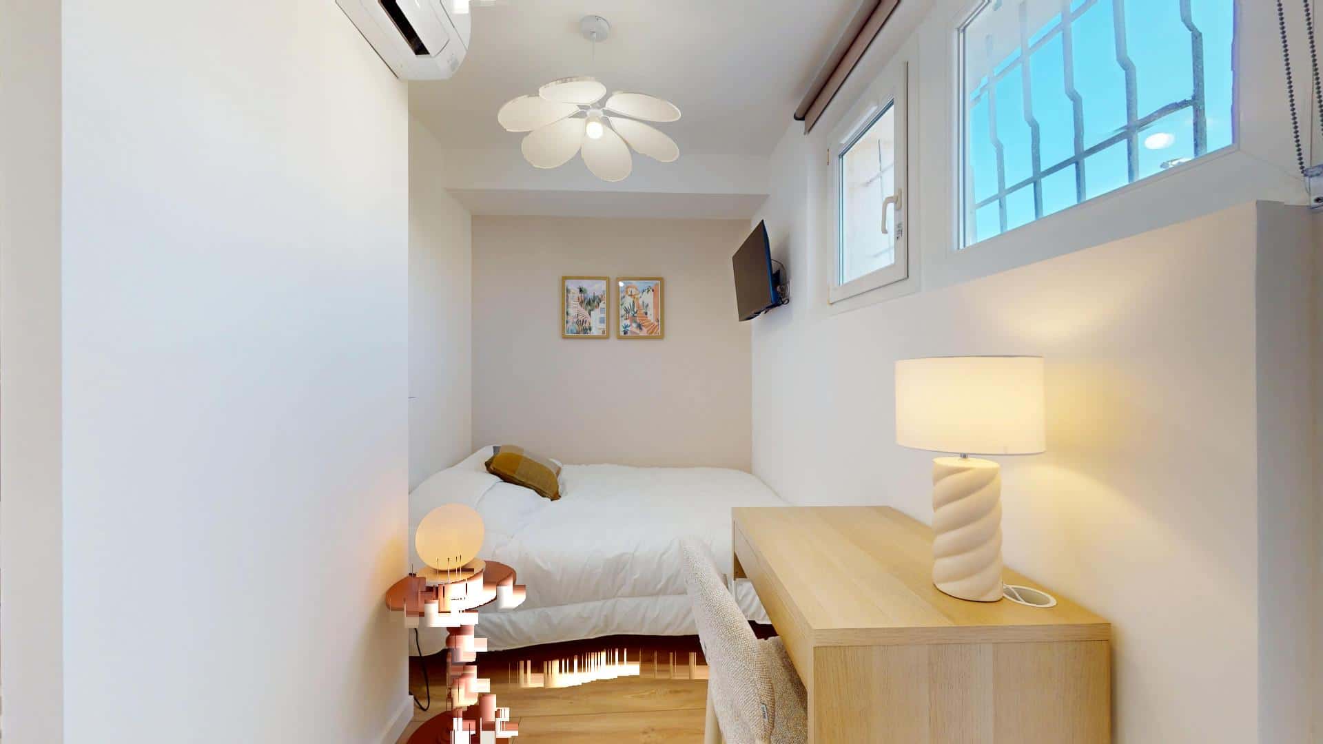 Chambre 4 - CENTRAYRARGUES FAU - 1