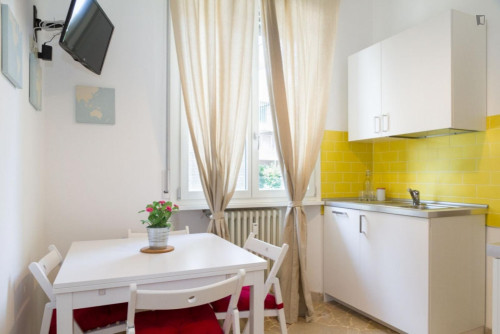 Bright double bedroom in Maggiolina - Gallery - 8