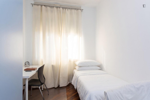Neat single bedroom in Bicocca