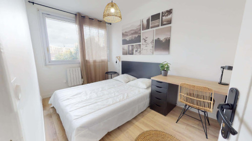 Room in Rue Chaillon, Villeneuve-la-Garenne for 78 m² with 5 bedrooms - Rooms