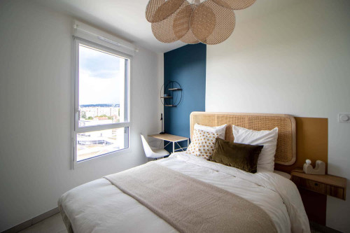 Atypical room of 10 m² to rent near Lyon
