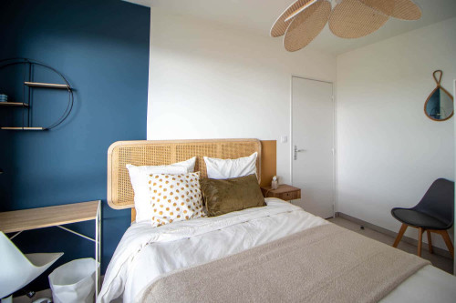 Atypical room of 10 m² to rent near Lyon