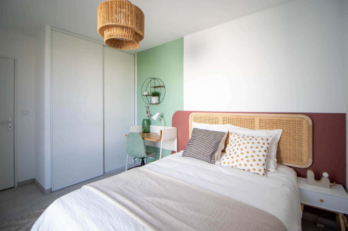 Warm bedroom of 12 m² to rent in Villeurbanne