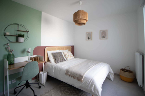 Warm bedroom of 12 m² to rent in Villeurbanne