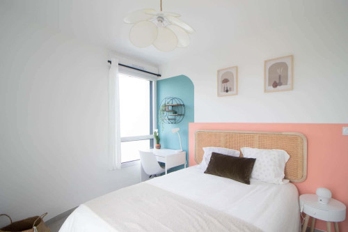 11 m² colourful bedroom in Villeurbanne