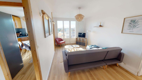 Room in Cours Edouard Vaillant, Bordeaux for 67 m² with 3 bedrooms
