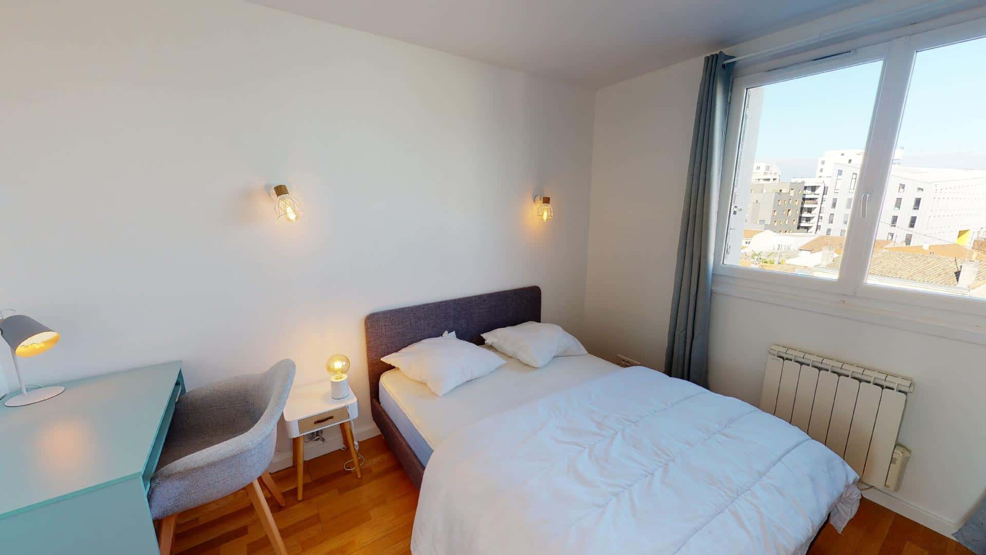 Room In Cours Edouard Vaillant, Bordeaux For 67 M² With 3 Bedrooms - 1