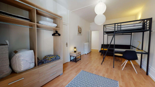 Room in Place Sugny, Clermont-Ferrand for 76 m² with 3 bedrooms