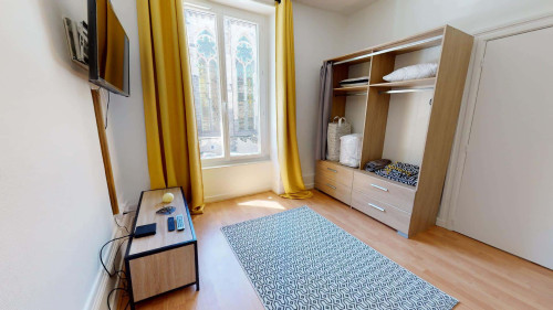 Room in Place Sugny, Clermont-Ferrand for 76 m² with 3 bedrooms