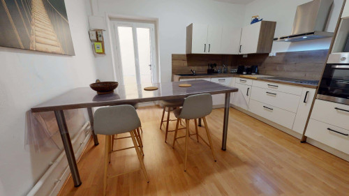 Room in Place Sugny, Clermont-Ferrand for 76 m² with 3 bedrooms - Gallery - 9